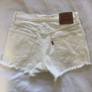 Levi’s 501 White Denim Cutoff Shorts Size 25